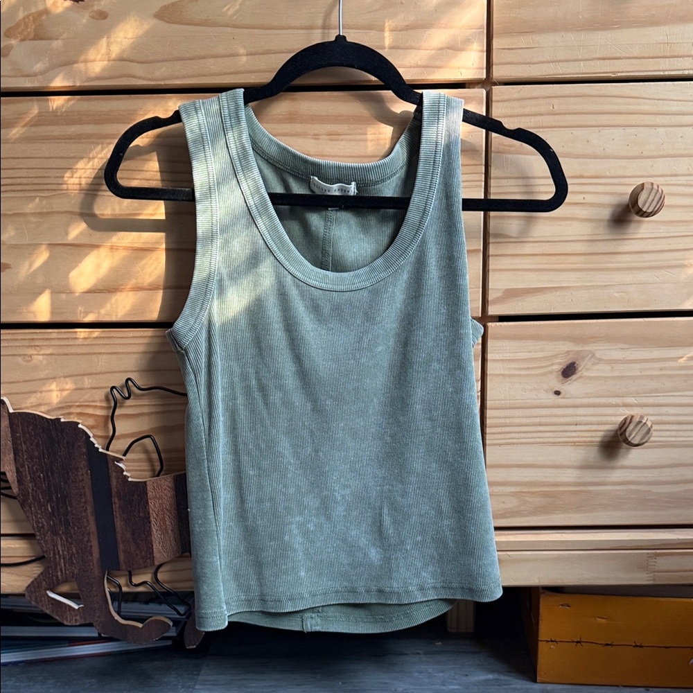 Gilded Intent Buckle Green Ribbed Tank Top Womens Size Medium
